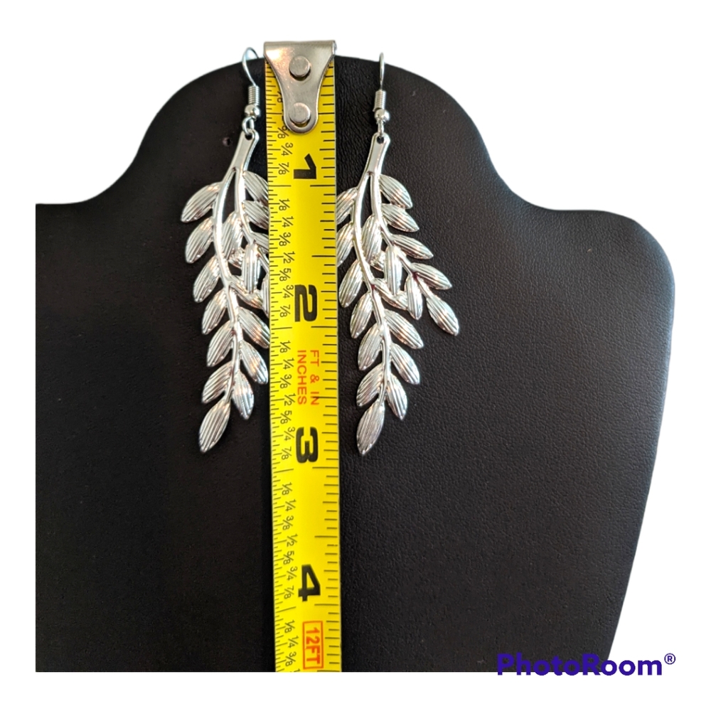 133. ā FINAL PRICE ā Silver Leaf Drop Earrings - Picture 5 of 5